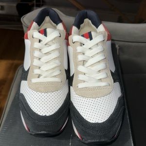 Tommy Hilfiger sneakers